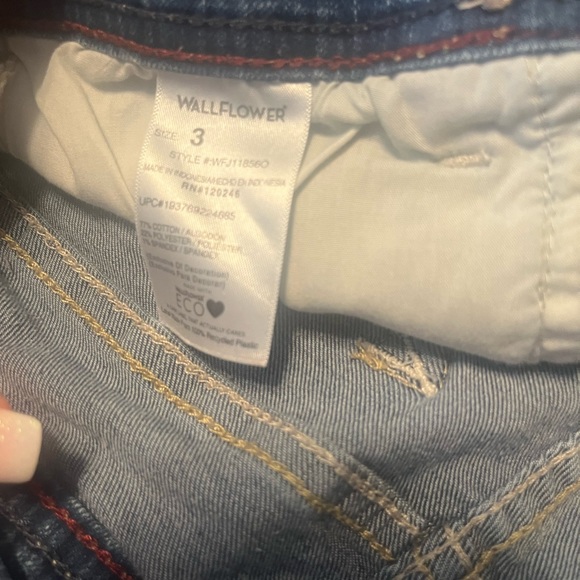 Wallflower shorts size 3 - Picture 3 of 3